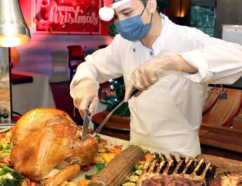 “ฉลองคริสต์มาส” ที่ดิเอมเมอรัลด์ ค็อฟฟี่ช็อพ