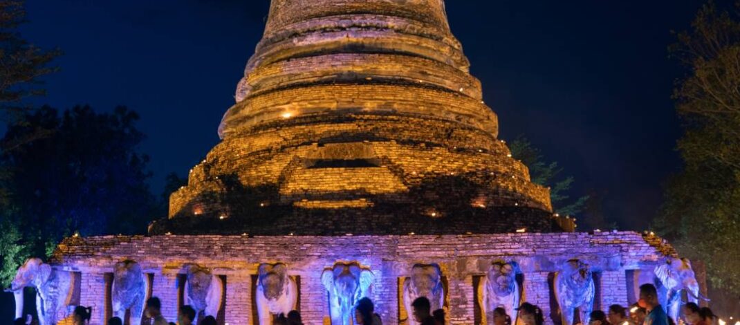 เวียนเทียนตะคัน วันวิสาขบูชา​ ​ณ วัดช้างล้อม อุทยานประวัติศาสตร์สุโขทัย