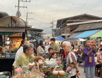 การท่องเที่ยวแห่งประเทศไทย (ททท.) สำนักงานสุโขทัย ร่วมกับชมรมส่งเสริมการท่องเที่ยวโดยชุมชนนครชุม และเทศบาลตำบลนครชุม ขอเชิญชวนนักท่องเที่ยวและผู้สนใจร่วมเปิดประสบการณ์การท่องเที่ยวรูปแบบใหม่ ภายใต้กิจกรรม “Feel all the feelings @ Kamphaeng Phet” ณ ตลาดย้อนยุคนครชุม ตำบลนครชุม อำเภอเมือง จังหวัดกำแพงเพชร เพื่อร่วมสัมผัสเสน่ห์ของชุมชนเก่าอันทรงคุณค่า ผ่านวิถีชีวิต วัฒนธรรม อาหาร และเรื่องราวที่ยังคงมีชีวิต